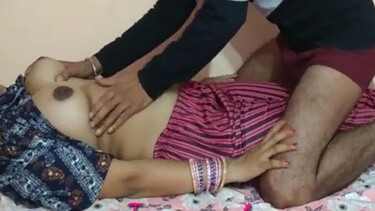 मकान मालिक की रंडी बीवी को कॉलेज बॉय ने पेला
